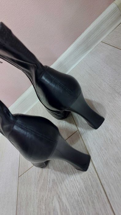 Продаются сапоги женские