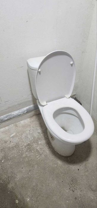 Унитаз в отличном состоянии.