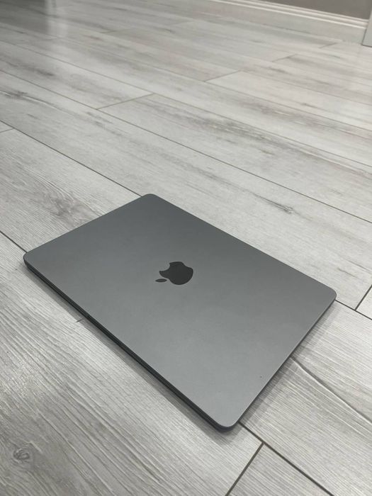 MacBook Air (M2, 2022)