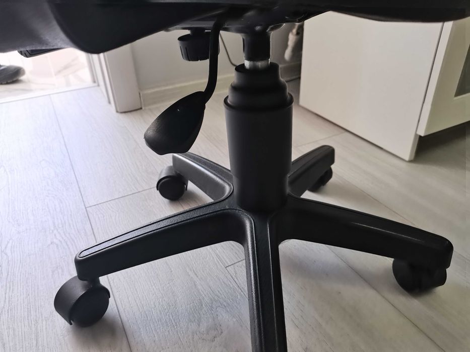 Scaun de birou culoare neagra