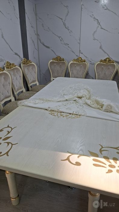Стол со стульями