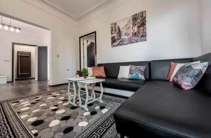 Тристаен апартамент, под наем, Център