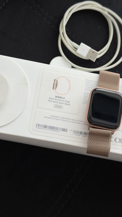 Продам Apple Watch Series 4, 40 мм.