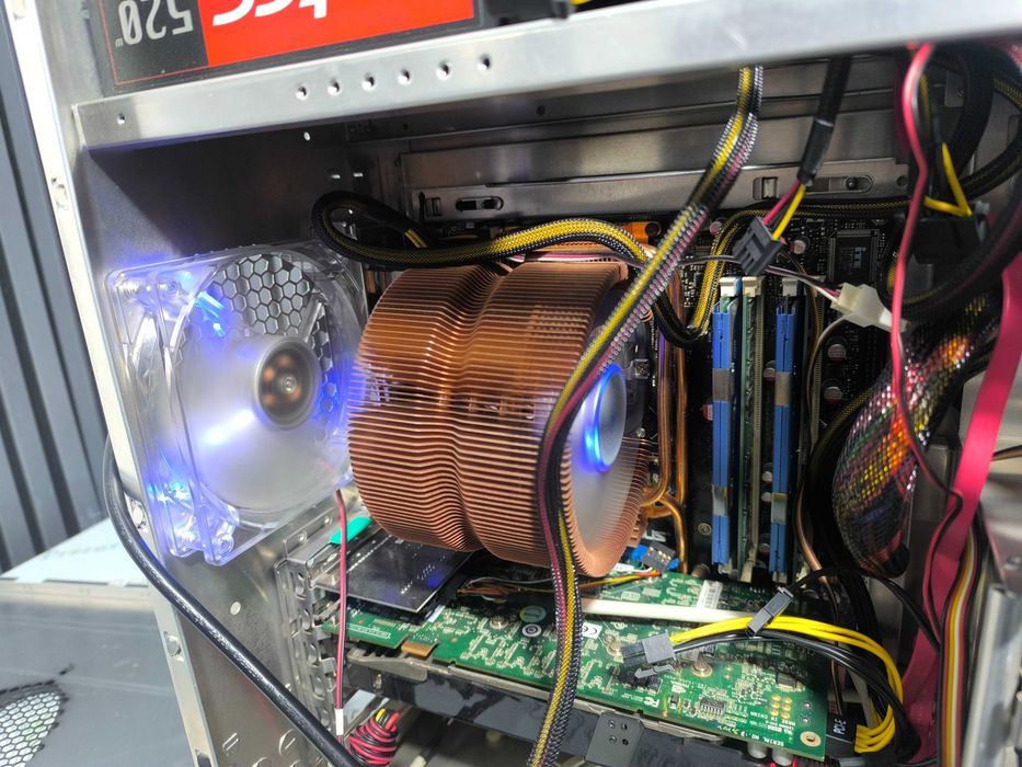 Sistem PC Desktop Gaming ASUS Striker Extreme, GeForce 8800,Antec 520W