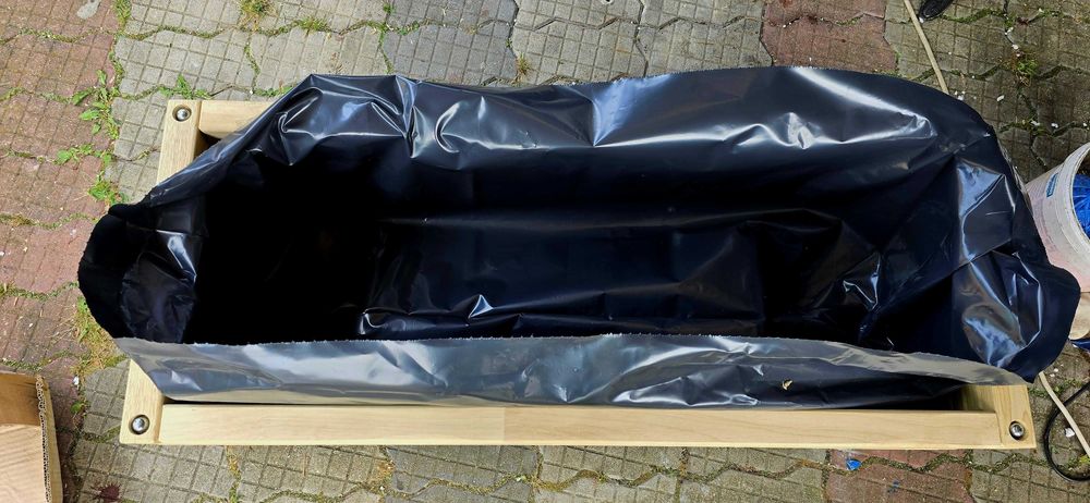 Jardiniere din lemn masiv