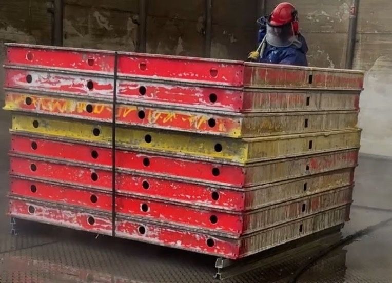 Firma cu 30 muncitori