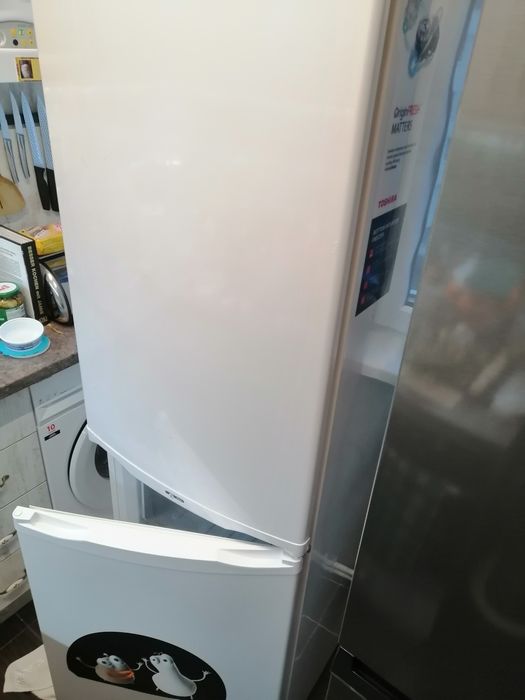 Vând combina frigorifica whirlpool