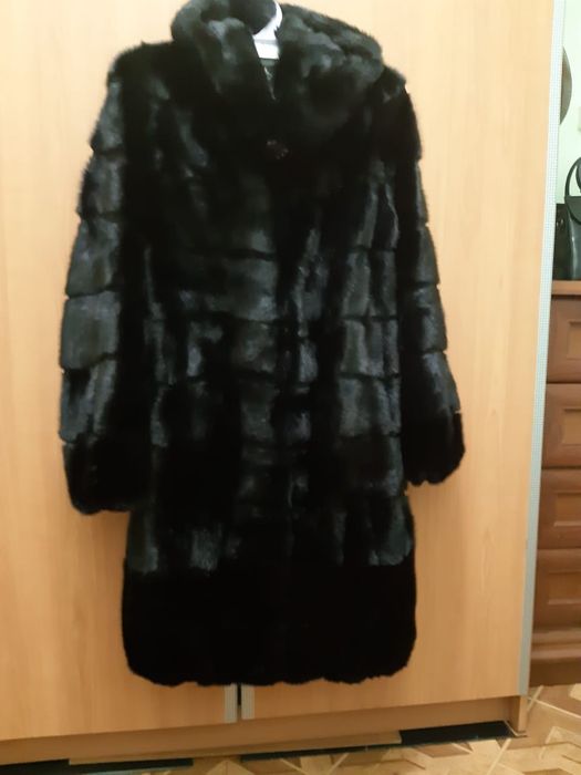 Продам шубу б/у .