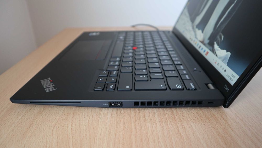 Lenovo ThinkPad T14s 4 Gen / i5 1335U / SSD 256GB / 16GB