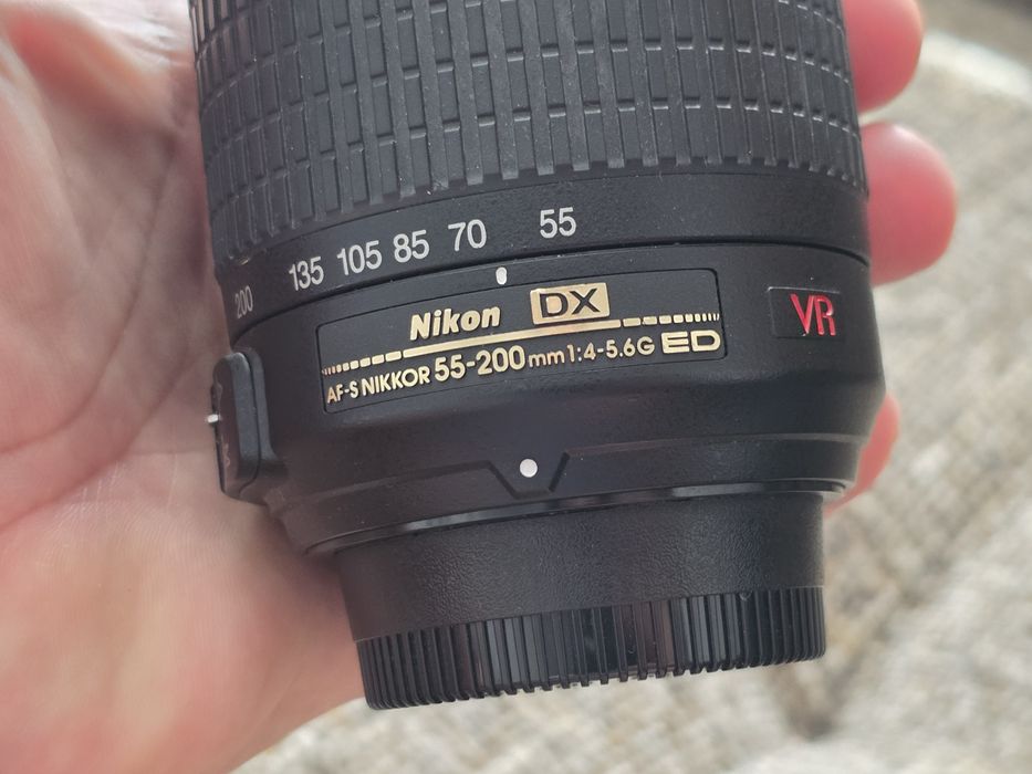 Nikon D5100 + obiective 18-55mm și 55-200mm VR + geantă și accesorii