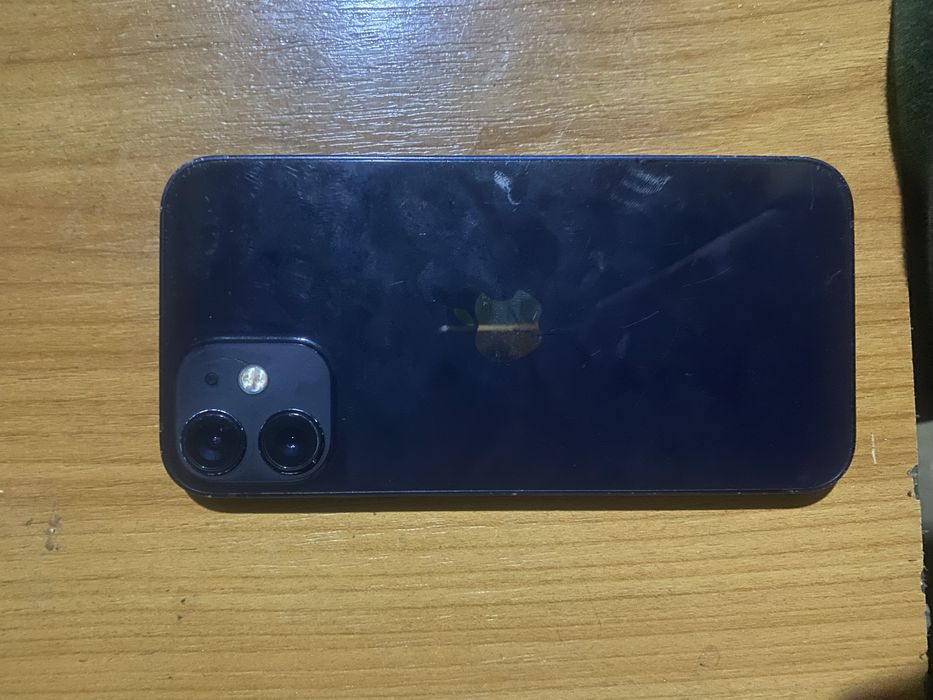 Vând iphone 12 mini