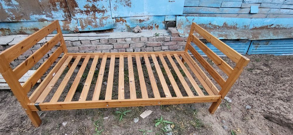 Продам двухъярусную кровать.