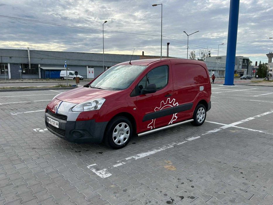 Peugeot 1.6 hdi,2014 în stare foarte bună,inmatriculata,merita văzută .