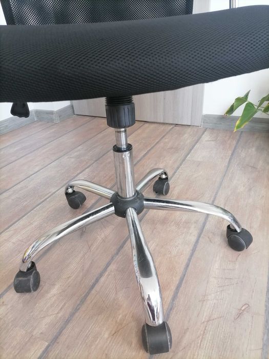 Офис стол запазен с работещ механизъм