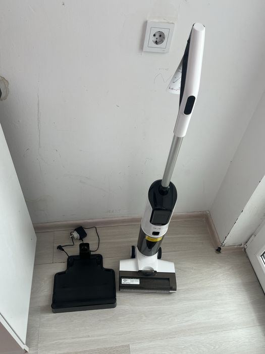 Пылесос и полы тоже моет  IEJE