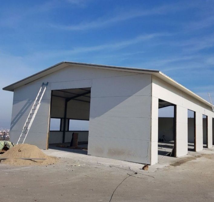 Vand hale metalice avem pe stoc la super preț 
10 metri latime
20 metr