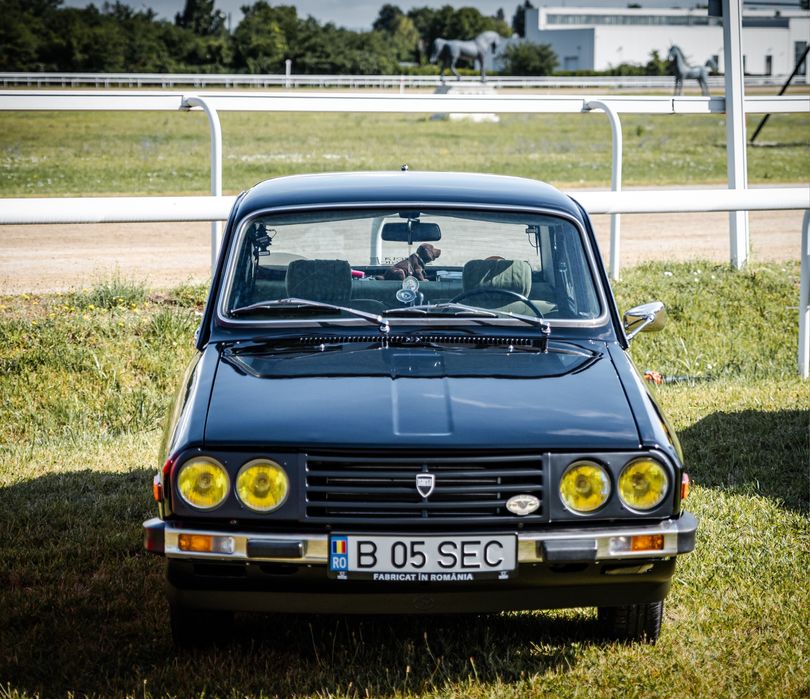 Inchiriez Masina de epocă Dacia Neagră 1310 Dacia 1300  pentru  Filmări Reclame Plimbari Nuntă