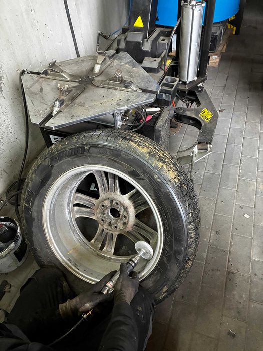 Service auto profesional - schimb anvelope, revizii, reparatii