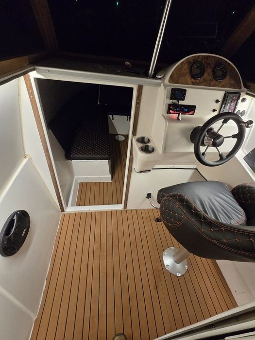 Ambarcatiune Beta Max