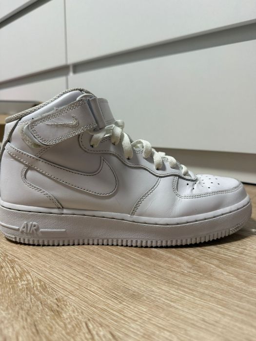 Sneakeri Nike Air Force 1 Mid.