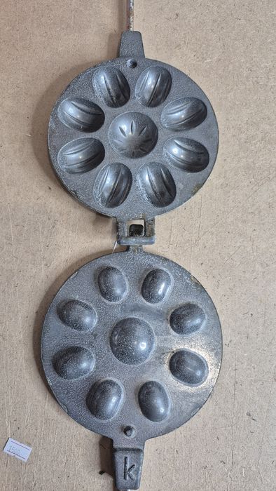 Орешницы, вафельницы, формы для леденцов.