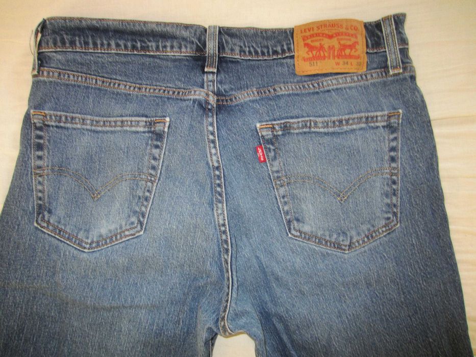 Blugi Levis 511, masura W34 L32,Talie =86cm, Lungime=104cm, croiala dreapta fermoar, 99%bumbac+1%elasthan, stare f.buna