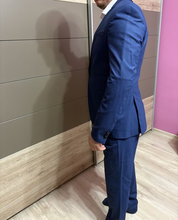 Син официален костюм
