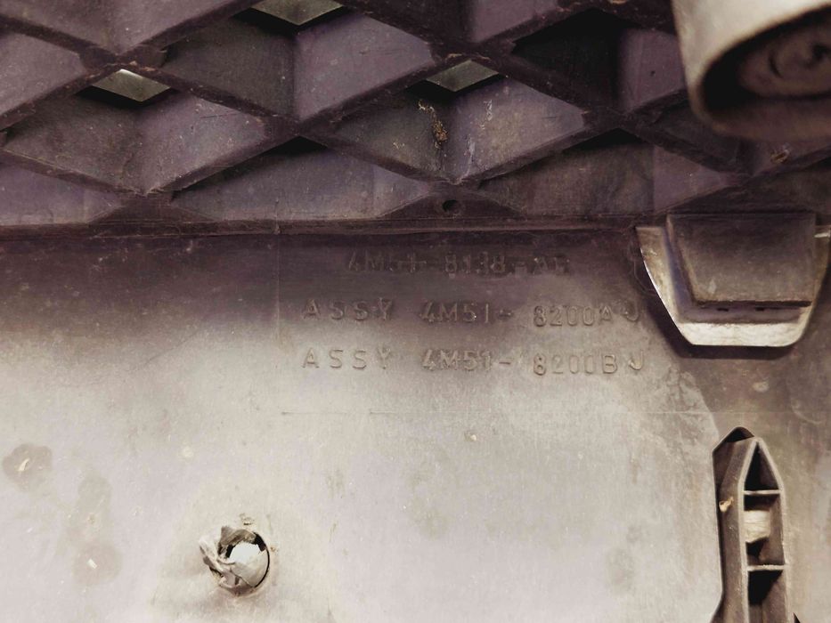 Grila bara fata Ford Focus 2 (DA) [Fabr 2004-2012] 4M51-8138-AE / 4M51