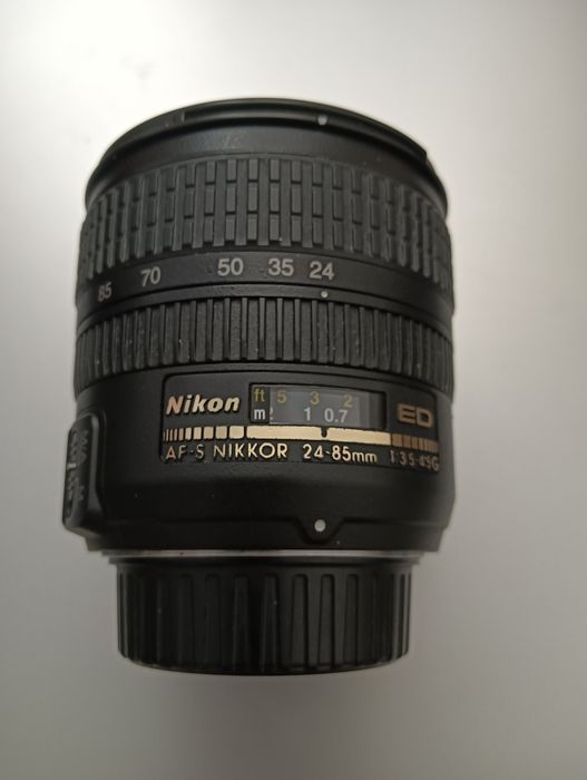 Obiectiv Nikon Nikkor AF-S 24-85 mm  F3.5-4.5 G ED IF fara vr