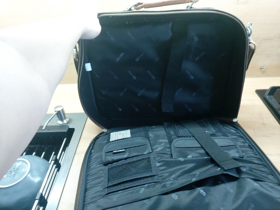 Продам сумку для ноутбука кожанная