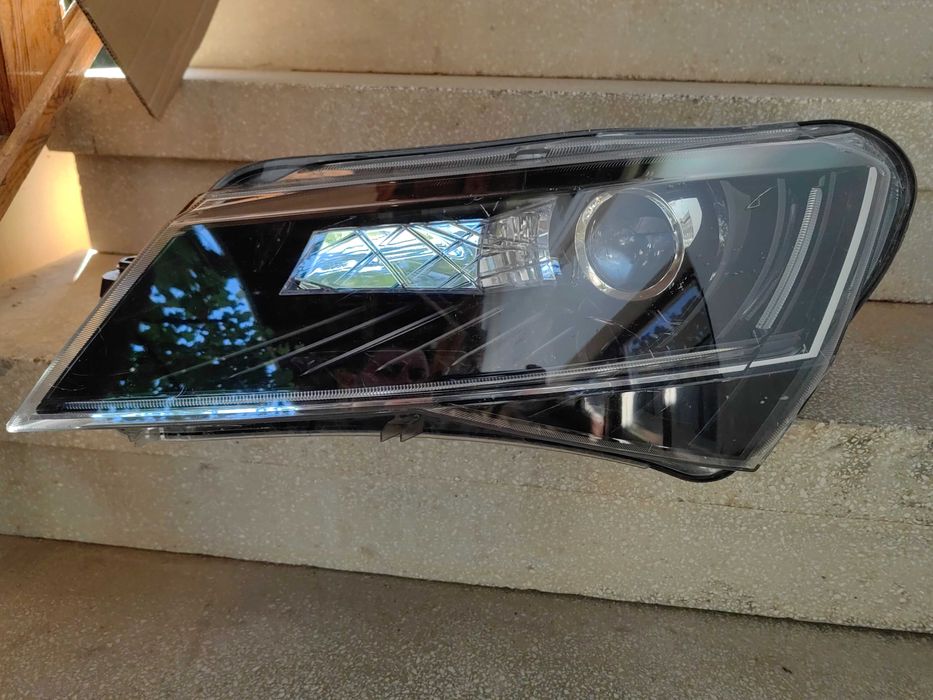 Фар Skoda Superb Bi-Xenon LED ляв / Фар Шкода Суперб Оригинален