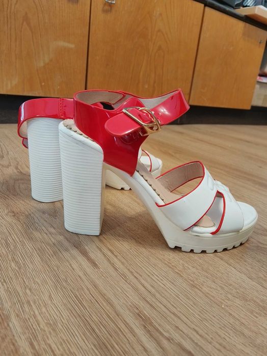 Сандали на ток 39 номер