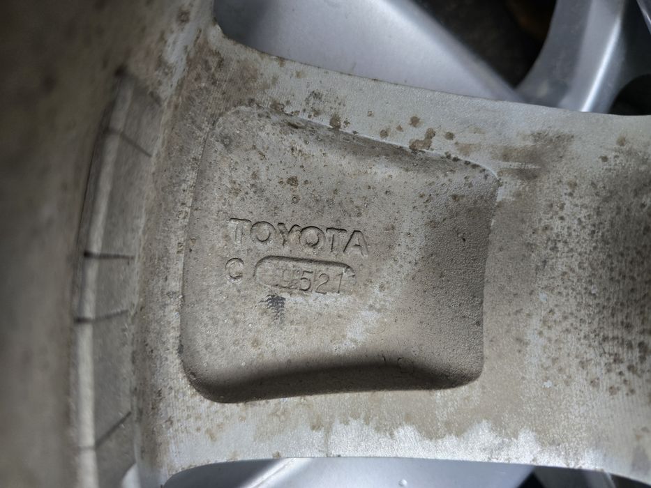 Продам диски оригинал на Toyota RAV4 r 17