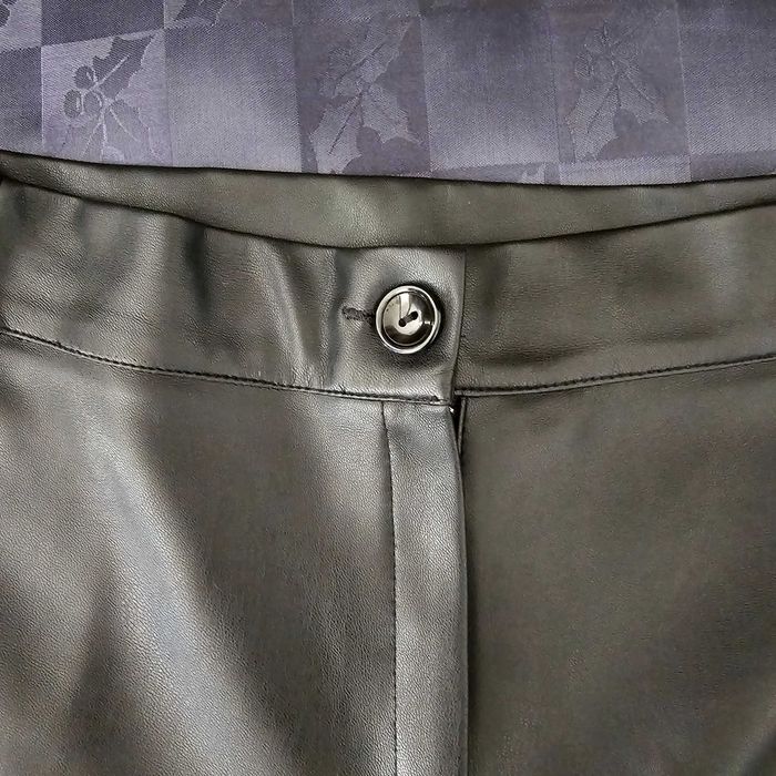 Чисто нов дамски лъскав кожен панталон "Nicole Collection" S-M размер