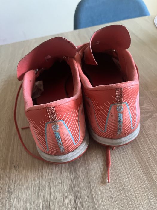 Adidasi Nike de fotbal !!!Teren sintetic !!! Marime  43 !!!