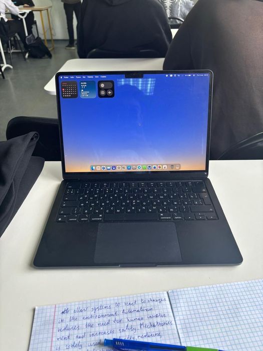 СРОЧНО MacBook m2 16gb