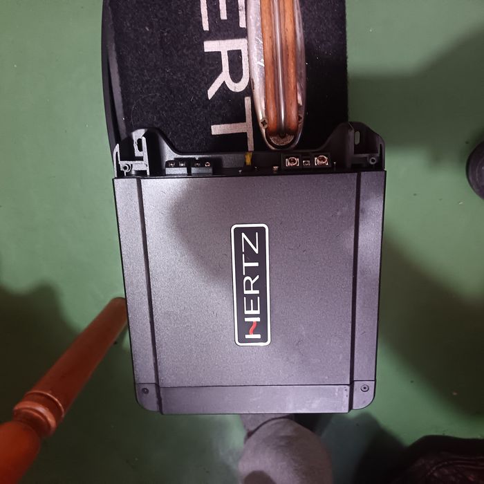 Бас каса с усилвател Herz