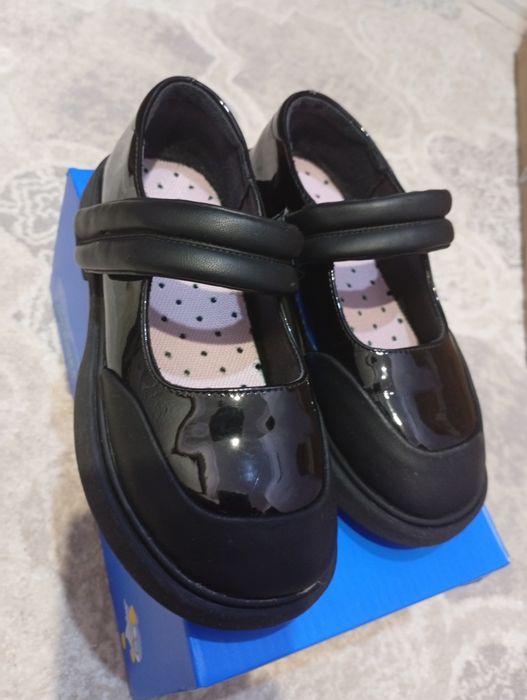 Продам детскую обувь