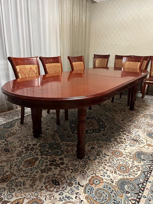 Стол для гостинной