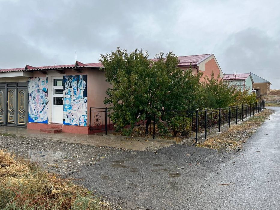 Uy sotiladi 3 xonali