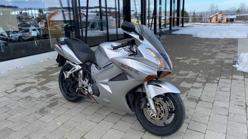 Продавам HONDA VFR v4 V-tec 800