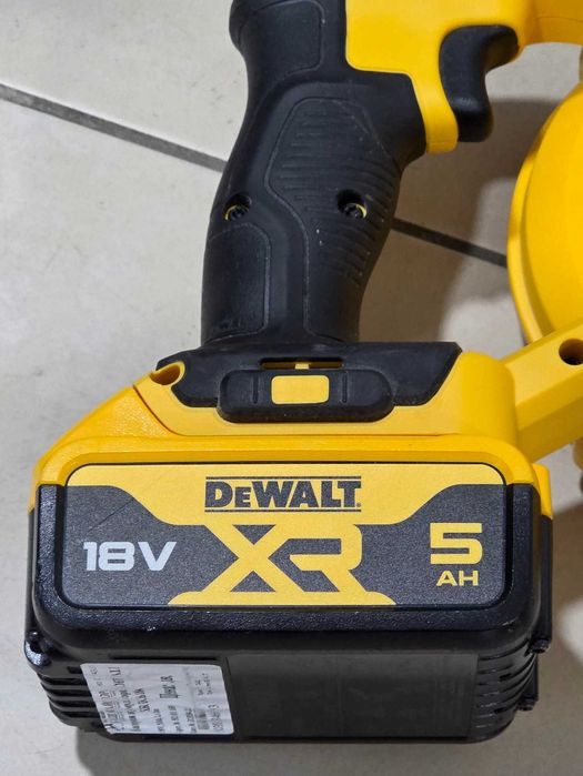 Акумулаторна въздуходувка DeWALT DCV100