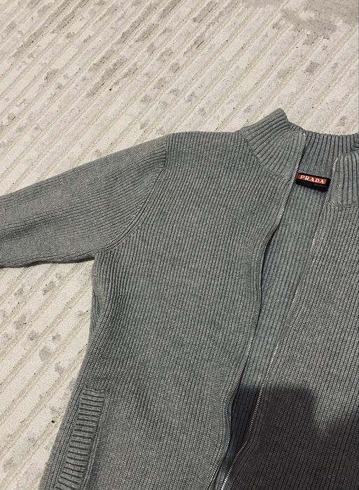 продам серый кардиган от бренда прада prada