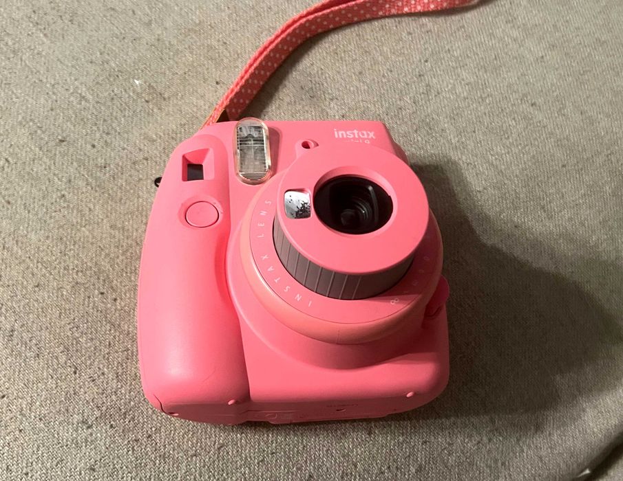 Aparat foto instant Fujifilm Instax Mini 9 roz stare foarte buna