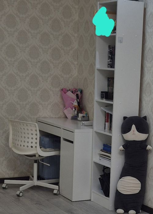 Стол, кресло,  полка для книг