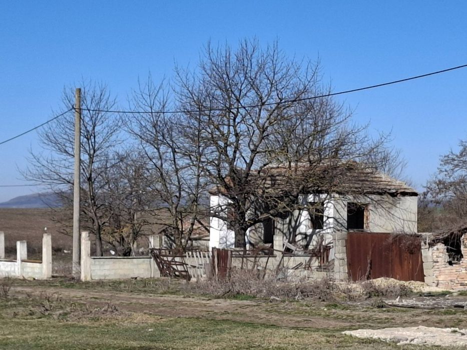 Продавам къща с.Ветрино