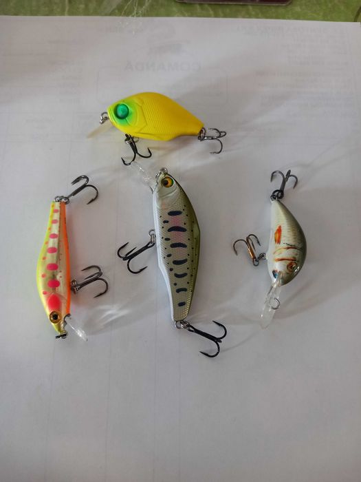 Vand scule de pescuit la spining : motor barca, baterie gel ,redresor , voblere ,cicde , gume etc..