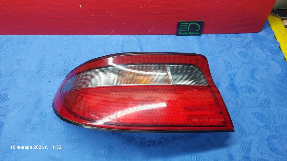 Задний левый фонарь на Тойота Карина улыбка