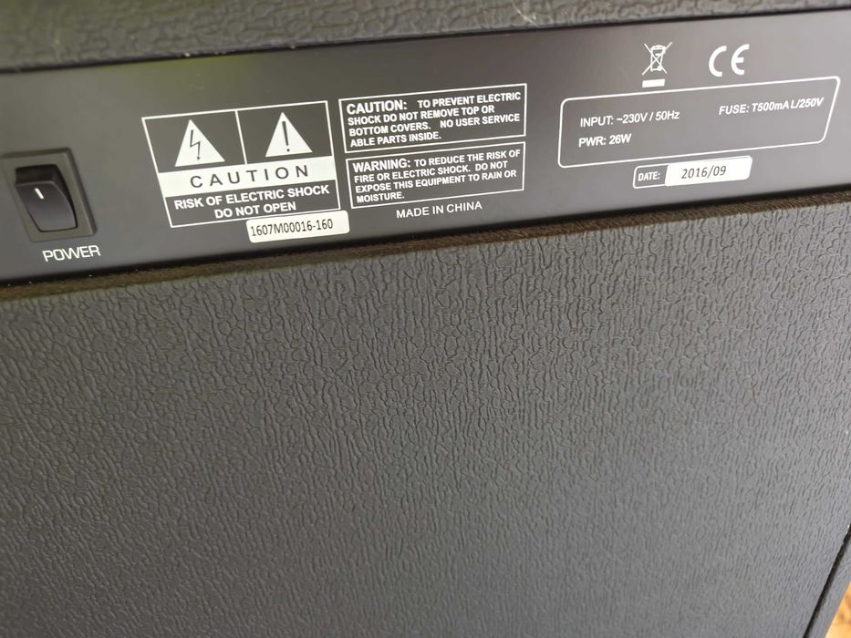 Кубе за акустична китара Stagg 20 AA R 20 W