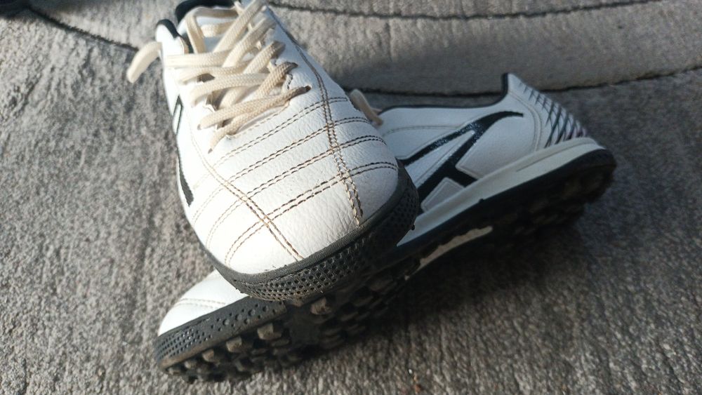 Adidași de fotbal pentru sintetic